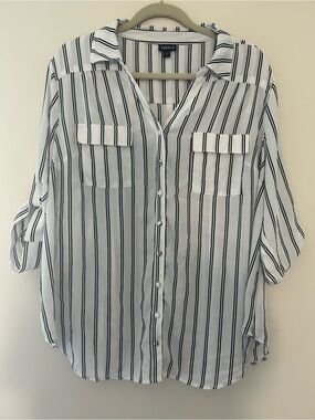 Torrid Size 2 White Button-Up Blouse with Black Stripes